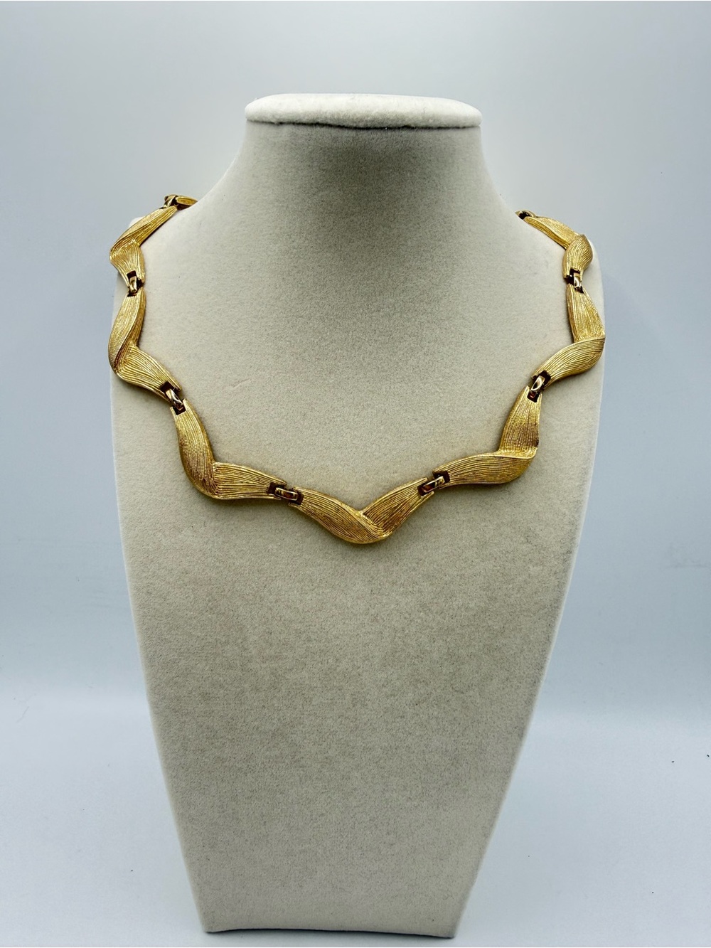 Vintage Monet Signed Gold Tone Wavy Segmented Collar Choker Necklace MCM